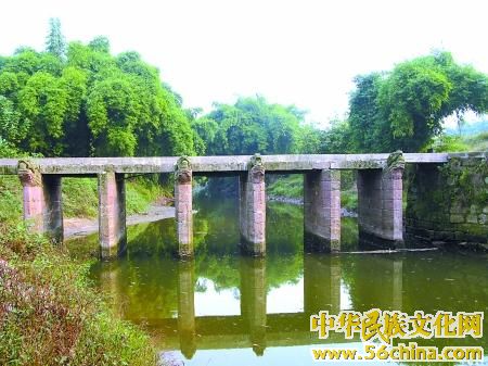 沙坪壩區曾家鎮吳家大橋，是目前主城保存得比較好的石橋。李盛虎 攝 