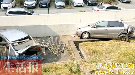 170多萬豪車連撞5車 