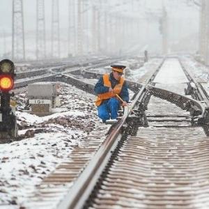 云南多地大雪 交警提醒雪霧天7招巧行車