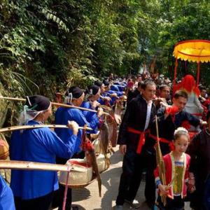 通道舉行“祭薩”活動 萬名游客共享民俗文化