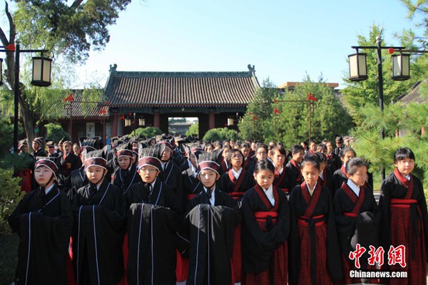 六國華裔青少年陜西“秀”漢服“成人禮”