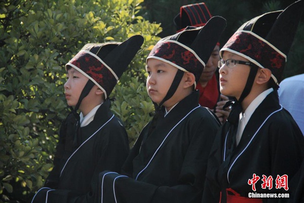 六國華裔青少年陜西“秀”漢服“成人禮”