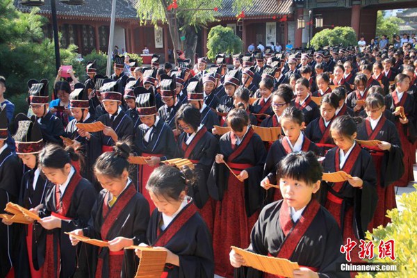 六國華裔青少年陜西“秀”漢服“成人禮”