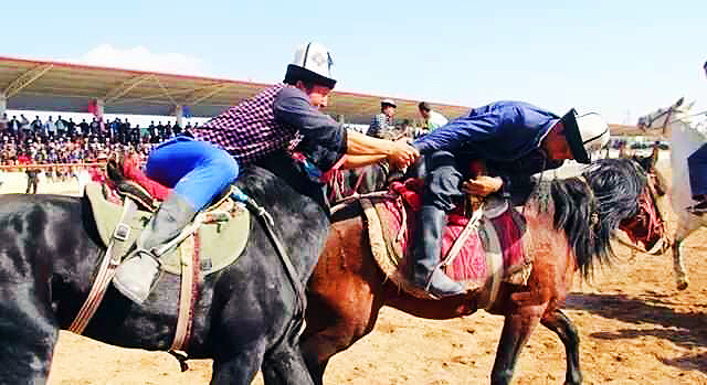 柯爾克孜小伙帕米爾高原馬上競技